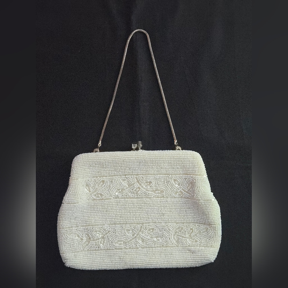 La Regale Vintage Beaded Clutch W/ Chain